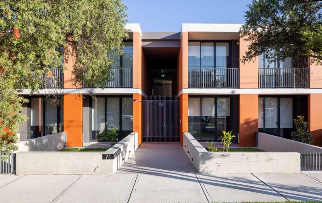 Kerrs Court — front entry and gate